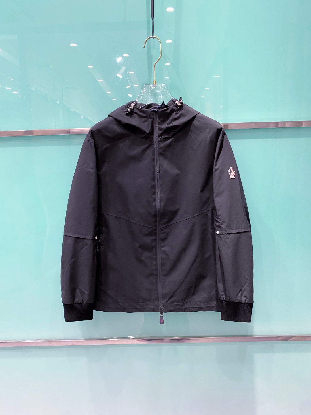 NO:521479,The new autumn style of the 25ss masked Autumn style. The same style of men's jacket on the official website, the original three-standard complete high-end version. Customized fabric. High breathability and comfort, impeccable details, brand elements design concept, reflecting high quality. The feel is delicate and soft. It presents casual cut and the upper body style is superb. Hei highly recommends the code number M-3XL, Moncler, jackets & coats, jackets & coats, alexander wang19860909蒙口25ss秋季新款 官网同款男士夹克外套,原单三标齐全高端版本 定制面料 透气舒适度高,细节无可挑剔,品牌元素设计理念,体现高品质.手感细腻柔软 呈现休闲裁剪,上身版型超赞 hei强烈推荐 码数M-3XL,,Moncler,jackets & coats,jackets & coats,alexander wang,Men's clothing