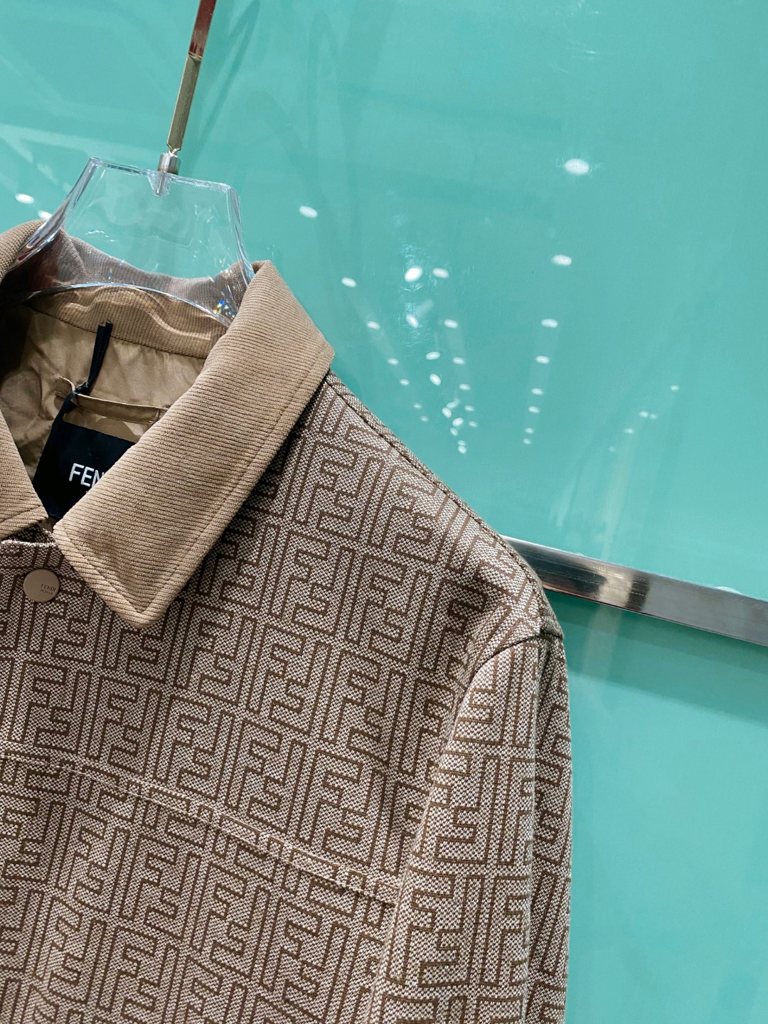 2026SS春季新品🆕芬迪Fendi老花夹克外套 专柜定制面料 透气舒适度高，细节无可挑剔，品牌元素设计
