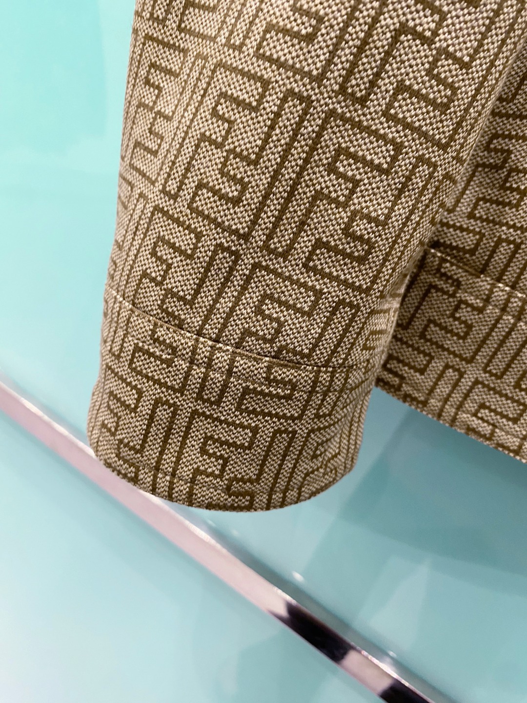 2026SS春季新品🆕芬迪Fendi老花夹克外套 专柜定制面料 透气舒适度高，细节无可挑剔，品牌元素设计