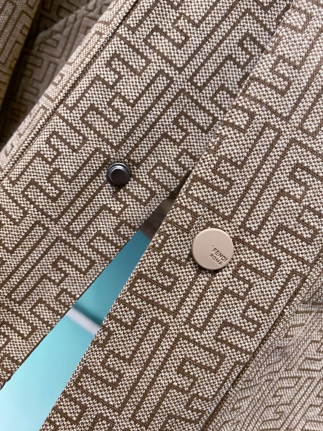 2026SS春季新品🆕芬迪Fendi老花夹克外套 专柜定制面料 透气舒适度高，细节无可挑剔，品牌元素设计