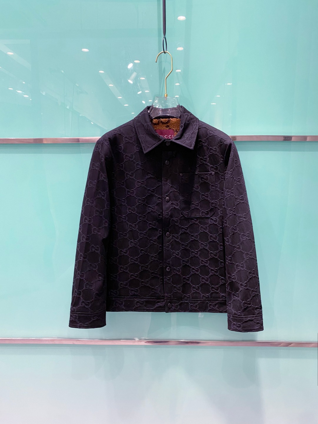 NO:521465,GUCCI 25SS autumn and winter new double G jacquard full print long-sleeved velvet and cotton jacket is made of GG canvas fabric. Classic double G full print pattern. Casual style Lapel design Size 48-56,,gucci,gucci,jackets & coats,alexander wang19860909GUCCI 古驰 25SS秋冬新款双G提花满印长袖加绒加棉外套的采用GG帆布面料匠心打造 经典双G满印图案. 休闲版型 翻领设计 尺码48-56,,gucci,gucci,jackets & coats,alexander wang,Men's clothing