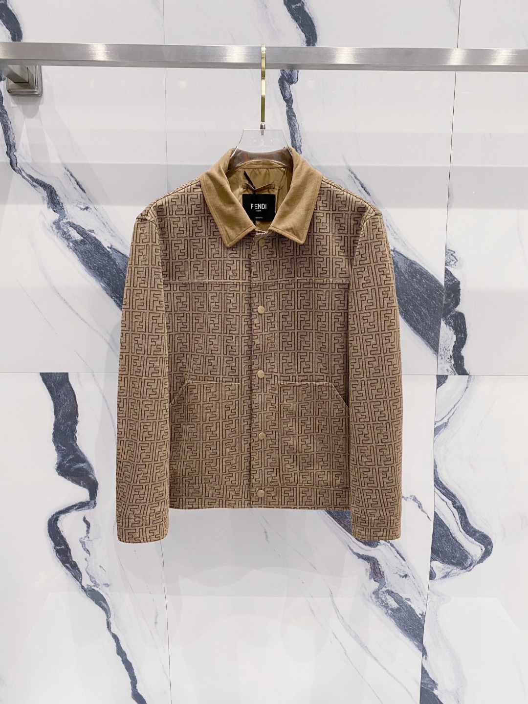 NO:528943,SS autumn and winter new Fendi Fendi presbyopia jacket, customized counter fabric, breathable and comfortable, impeccable details, brand element design concept, reflecting high quality. It feels delicate and soft!  It is casually cut, with a great upper body style!  Wearing it is comfortable and slim, lazy and casual, combined with clean and simple colors, it is particularly pleasing to look at. It is suitable for daily wear~ I love to launch sports items embellished with vitality prints to welcome the arrival of the warm season. Size 48-56, fendi, fendi, jackets & coats, jackets & coats, alexander wang19860909SS秋冬新品芬迪Fendi老花夹克外套 专柜定制面料 透气舒适度高,细节无可挑剔,品牌元素设计理念,体现高品质.手感细腻柔软！呈现休闲裁剪,上身版型超赞！穿上就是舒适自在又显瘦的存在,慵懒而随性,结合干净简单的色系就特别耐看,适合日常穿着~倾情推出缀饰活力印花的运动单品,迎接温暖季节的到来. 尺码48-56,,fendi,fendi,jackets & coats,jackets & coats,alexander wang,Men's clothing