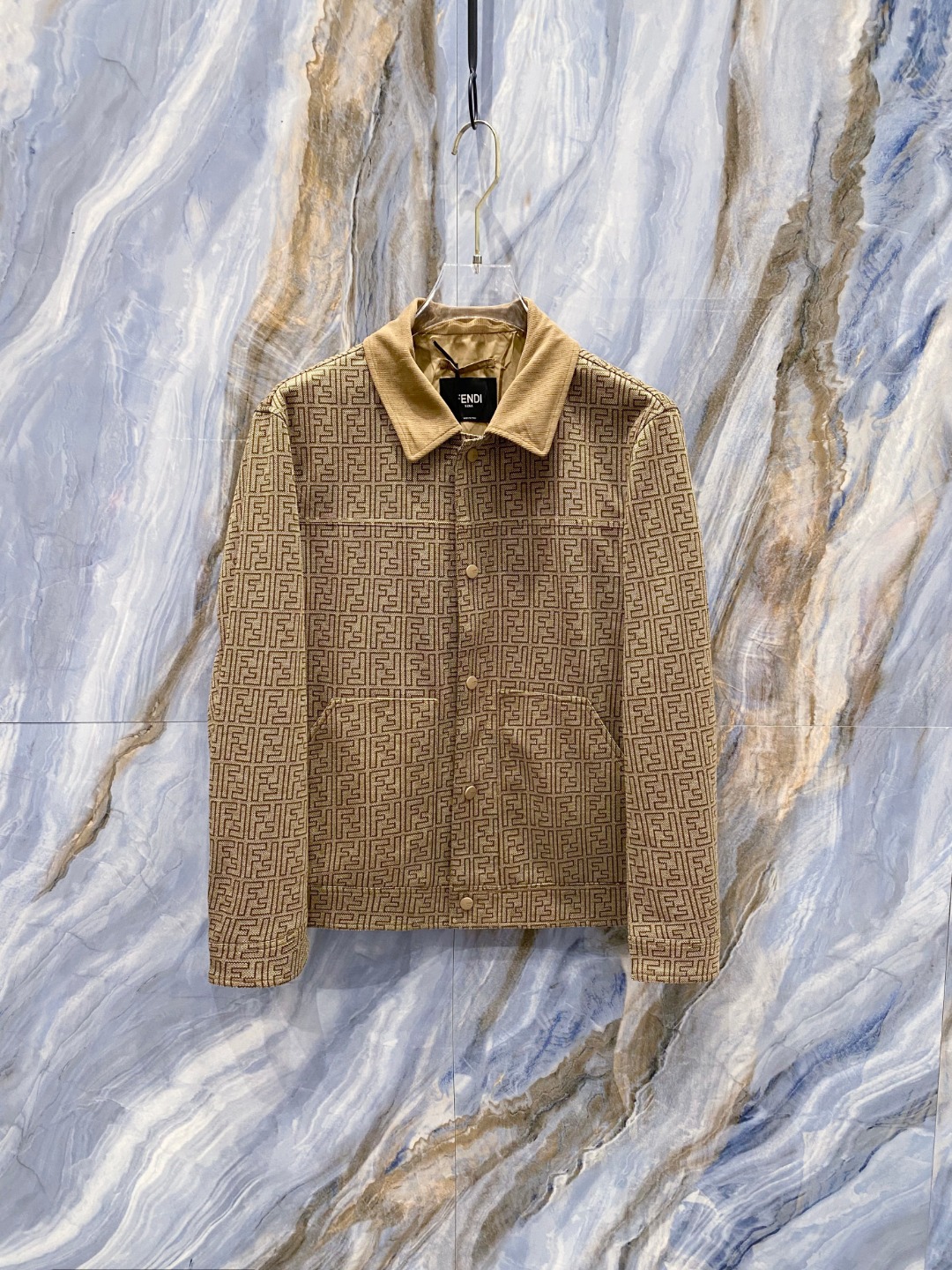 NO:514200,SS autumn and winter new Fendi Fendi presbyopia jacket, customized counter fabric, breathable and comfortable, impeccable details, brand element design concept, reflecting high quality. It feels delicate and soft!  It is casually cut, with a great upper body style!  Wearing it is comfortable and slim, lazy and casual, combined with clean and simple colors, it is particularly pleasing to look at. It is suitable for daily wear~ I love to launch sports items embellished with vitality prints to welcome the arrival of the warm season. Size 48-56, fendi, fendi, jackets & coats, jackets & coats, alexander wang19860909SS秋冬新品芬迪Fendi老花夹克外套 专柜定制面料 透气舒适度高,细节无可挑剔,品牌元素设计理念,体现高品质.手感细腻柔软！呈现休闲裁剪,上身版型超赞！穿上就是舒适自在又显瘦的存在,慵懒而随性,结合干净简单的色系就特别耐看,适合日常穿着~倾情推出缀饰活力印花的运动单品,迎接温暖季节的到来. 尺码48-56,,fendi,fendi,jackets & coats,jackets & coats,alexander wang,Men's clothing