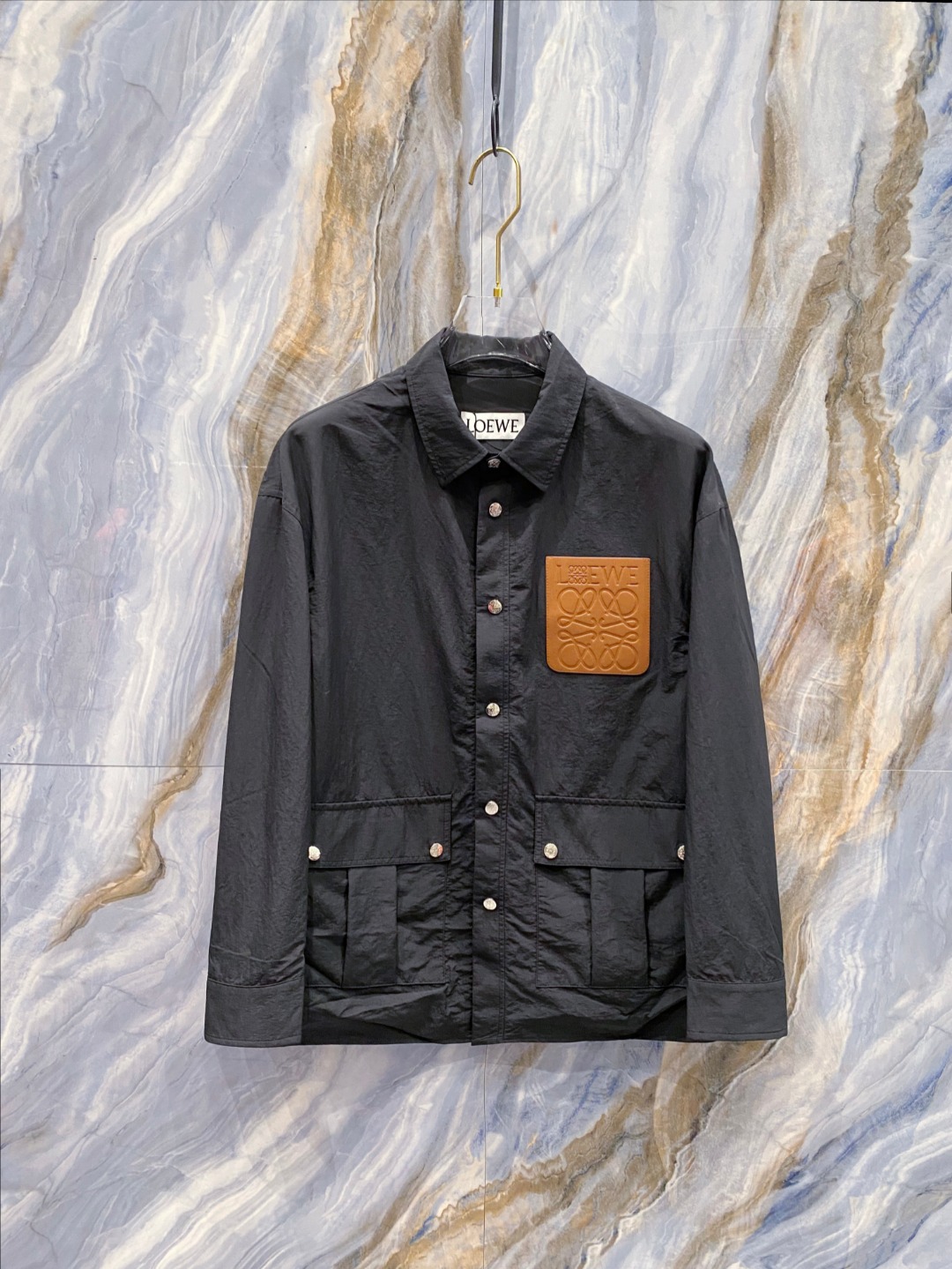 NO:514205,Luo Yiwei's new early autumn logo embroidered lapel jacket with versatile details are full of details. Number of 48-56, loewe, jackets & coats, alexander wang19860909罗意威早秋新款标识刺绣翻领外套百搭爆款细节拉满 码数48-56,,loewe,jackets & coats,alexander wang,Men's clothing