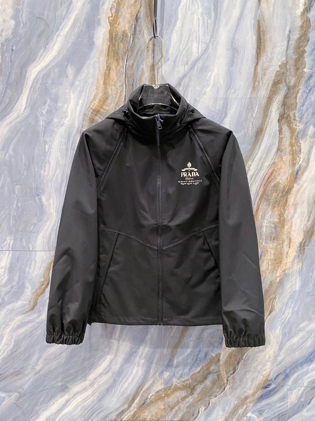 NO:514208,Prada FW early autumn new logo jacket, versatile and hot style full of details, 48-56, prada, jackets & coats, alexander wang19860909普拉达 FW早秋新款标识冲锋衣外套 百搭爆款细节拉满 码数48-56,,prada,jackets & coats,alexander wang,Men's clothing