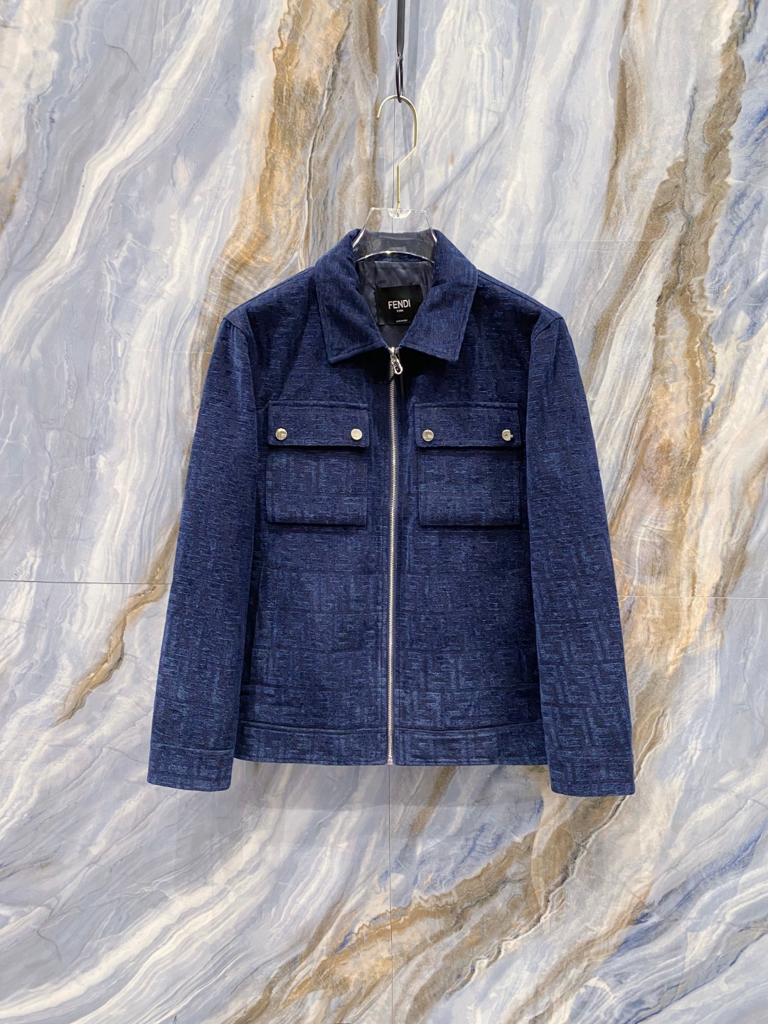 NO:514194,SS autumn and winter new Fendi Fendi jacquard jacket, customized counter fabric, breathable and comfortable, impeccable details, brand elements design concept, reflecting high quality. It feels delicate and soft!  It is casually cut, with a great upper body style!  Wearing it is comfortable and slim, lazy and casual, combined with clean and simple colors, it is particularly pleasing to look at. It is suitable for daily wear~ I love to launch sports items embellished with vitality prints to welcome the arrival of the warm season. Size 48-56, fendi, fendi, jackets & coats, jackets & coats, alexander wang19860909SS秋冬新品芬迪Fendi提花夹克外套 专柜定制面料 透气舒适度高,细节无可挑剔,品牌元素设计理念,体现高品质.手感细腻柔软！呈现休闲裁剪,上身版型超赞！穿上就是舒适自在又显瘦的存在,慵懒而随性,结合干净简单的色系就特别耐看,适合日常穿着~倾情推出缀饰活力印花的运动单品,迎接温暖季节的到来. 尺码48-56,,fendi,fendi,jackets & coats,jackets & coats,alexander wang,Men's clothing