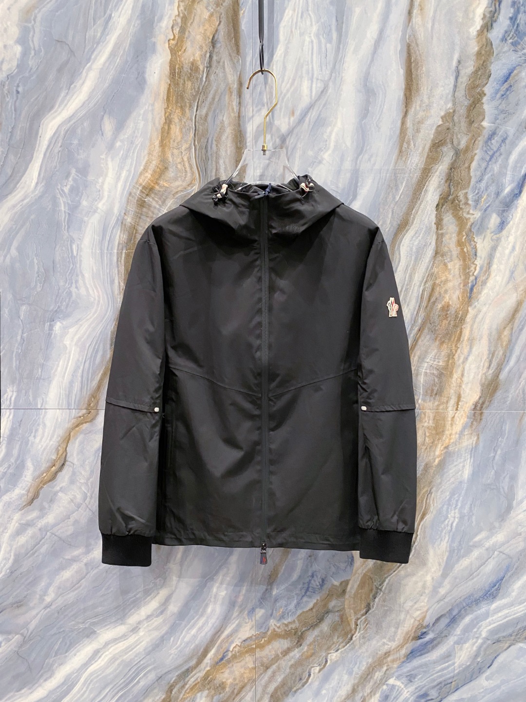 NO:514206,The new autumn style of the 25ss masked autumn. The same style of men's jacket on the official website, the original three-standard complete high-end version. Customized fabric. High breathability and comfort, impeccable details, brand elements design concept, reflecting high quality. The feel is delicate and soft. It presents casual cut and the upper body style is superb. Hei highly recommends the code number M-3XL, Moncler, jackets & coats, jackets & coats, alexander wang19860909蒙口25ss秋季新款 官网同款男士夹克外套,原单三标齐全高端版本 定制面料 透气舒适度高,细节无可挑剔,品牌元素设计理念,体现高品质.手感细腻柔软 呈现休闲裁剪,上身版型超赞 hei强烈推荐 码数M-3XL,,Moncler,jackets & coats,jackets & coats,alexander wang,Men's clothing