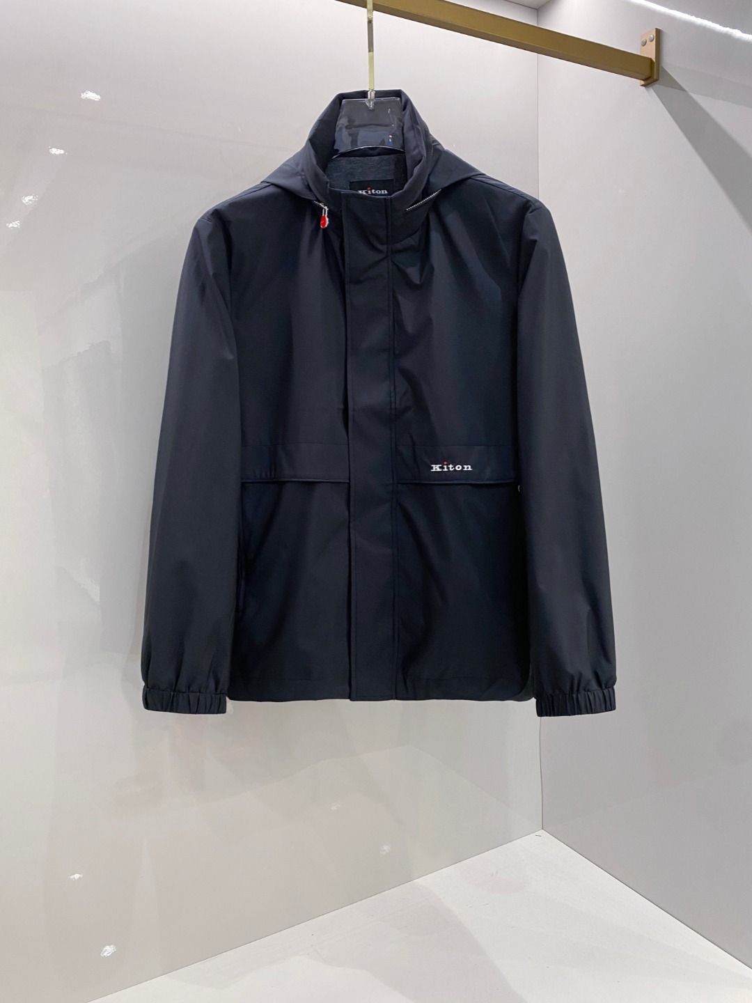 NO:512757,Kenchiton Kiton 25ss autumn new style, the same style for men's jacket on the official website, the original three-standard complete high-end version, customized fabric, breathable and comfortable, impeccable details, brand element design concept, reflecting high quality. The feel is delicate and soft, presenting casual cut, and the upper body style is superb. Hei strongly recommends the code number M-3XL,, jackets & coats, jackets & coats, alexander wang19860909肯奇顿kiton25ss秋季新款 官网同款男士夹克外套, 原单三标齐全高端版本 定制面料 透气舒适度高,细节无可挑剔,品牌元素设计理念,体现高品质.手感细腻柔软 呈现休闲裁剪,上身版型超赞 hei强烈推荐 码数M-3XL,,jackets & coats,jackets & coats,alexander wang,Men's clothing