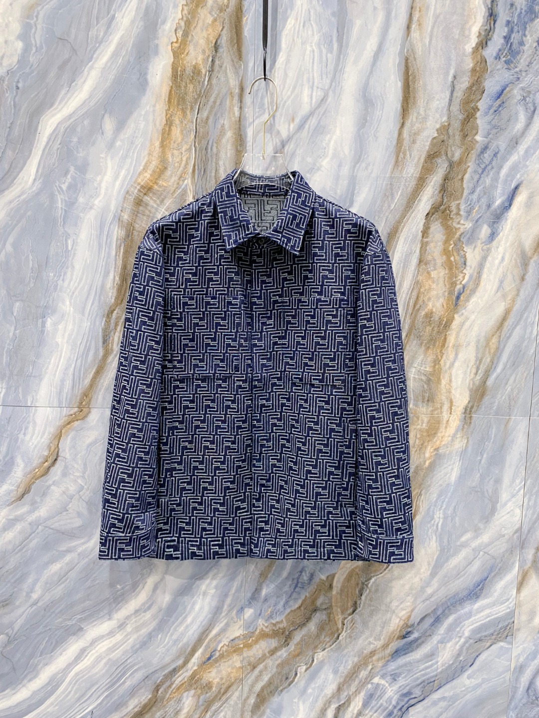 NO:514217,SS autumn and winter new Fendi Fendi jacquard jacket, customized counter fabric, breathable and comfortable, impeccable details, brand elements design concept, reflecting high quality. It feels delicate and soft!  It is casually cut, with a great upper body style!  Wearing it is comfortable and slim, lazy and casual, combined with clean and simple colors, it is particularly pleasing to look at. It is suitable for daily wear~ I love to launch sports items embellished with vitality prints to welcome the arrival of the warm season. Size 48/50/52/54/56, fendi, fendi, jackets & coats, jackets & coats, alexander wang19860909SS秋冬新品芬迪Fendi提花夹克外套 专柜定制面料 透气舒适度高,细节无可挑剔,品牌元素设计理念,体现高品质.手感细腻柔软！呈现休闲裁剪,上身版型超赞！穿上就是舒适自在又显瘦的存在,慵懒而随性,结合干净简单的色系就特别耐看,适合日常穿着~倾情推出缀饰活力印花的运动单品,迎接温暖季节的到来. 尺码48/50/52/54/56,,fendi,fendi,jackets & coats,jackets & coats,alexander wang,Men's clothing