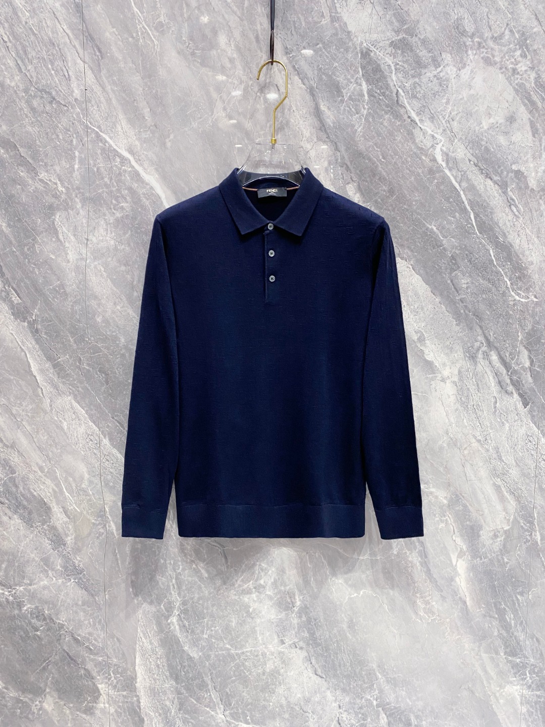 NO:498580,Fendi 2025 new classic lapel knitted Polo shirt series for men. Imported knitted fabrics are presented. The light and soft fabric has been dyed with ready-to-wear to create an elegant texture. The original custom imported yarn color dyed, customized rib collar, and foot design contrasting ribs. The classic makes the clothes softer with the inherent sporty atmosphere. The versatile style makes it very suitable for single wear. All auxiliary materials are provided by customers. The yarn is made by customers, the thickness and conventional warmth is skin-friendly and delicate, not sweaty, and super comfortable. The solid color design style is atmospheric and fashionable overall, and it is just casual and business!  Code number M-3xL (105-125), fendi, alexander wang19860909Fendi2025新款男士经典翻领针织Polo衫系列 进口针织面料呈现.轻盈柔软的面料经过成衣染色,营造出优雅纹理,原版定制进口纱线色染 定制罗纹领口 起脚设计撞色罗纹 经典让衣服与生俱有的运动气息得以柔和.百搭风范令其非常适合单穿,所有辅料全部客供.客供纱制作,厚度和常规保暖 亲肤细腻不闷汗,超级舒服.纯色设计款,整体就是大气时尚,休闲商务都即可！ 码数M-3xL（105-125）,,fendi,alexander wang,Men's clothing