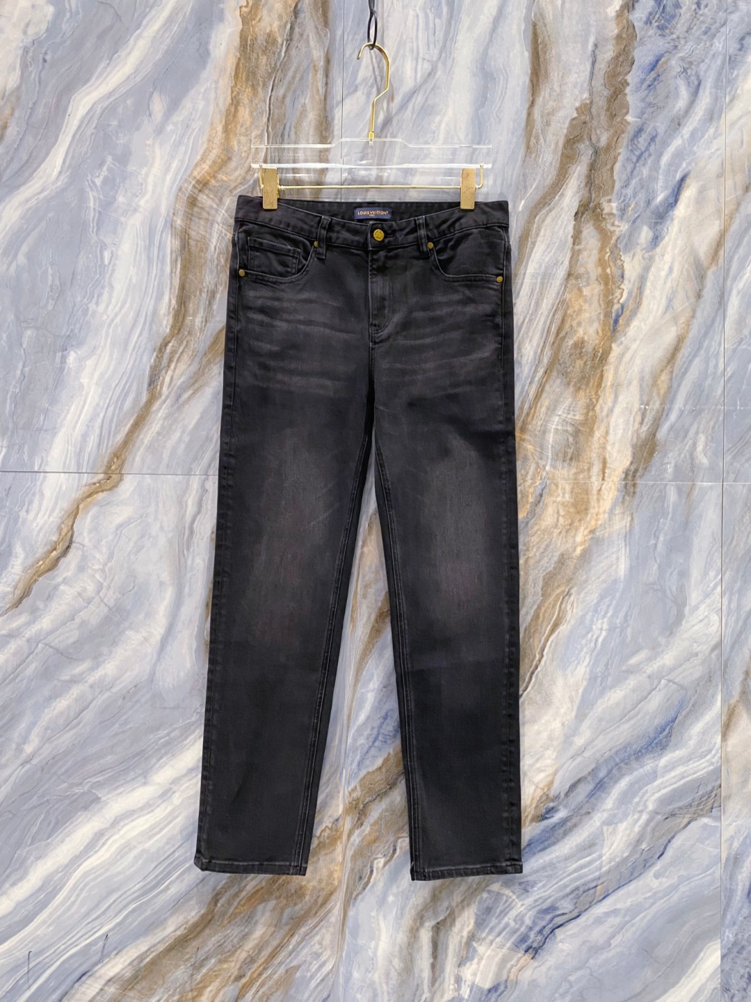 NO:550390,Louis Vuitton autumn and winter new belt pocket printed small black cow slim jeans - imported original washing elastic fabric original hardware accessories logo, slim fit and super high grade Customized buttons Heavy washing process There are many details hidden secrets The same model of Internet celebrities Number of 29-38,,louis vuitton, jeans, alexander wang19860909Louis Vuitton秋冬新款腰带口袋印花小黑牛修身牛仔裤- 进口原版水洗弹力面料 原版五金辅料装logo,版型修身超正 档次极高 定制纽扣 重度水洗工艺 暗藏玄机的细节非常多 网红同款 码数29-38,,louis vuitton,jeans,alexander wang,Men's clothing