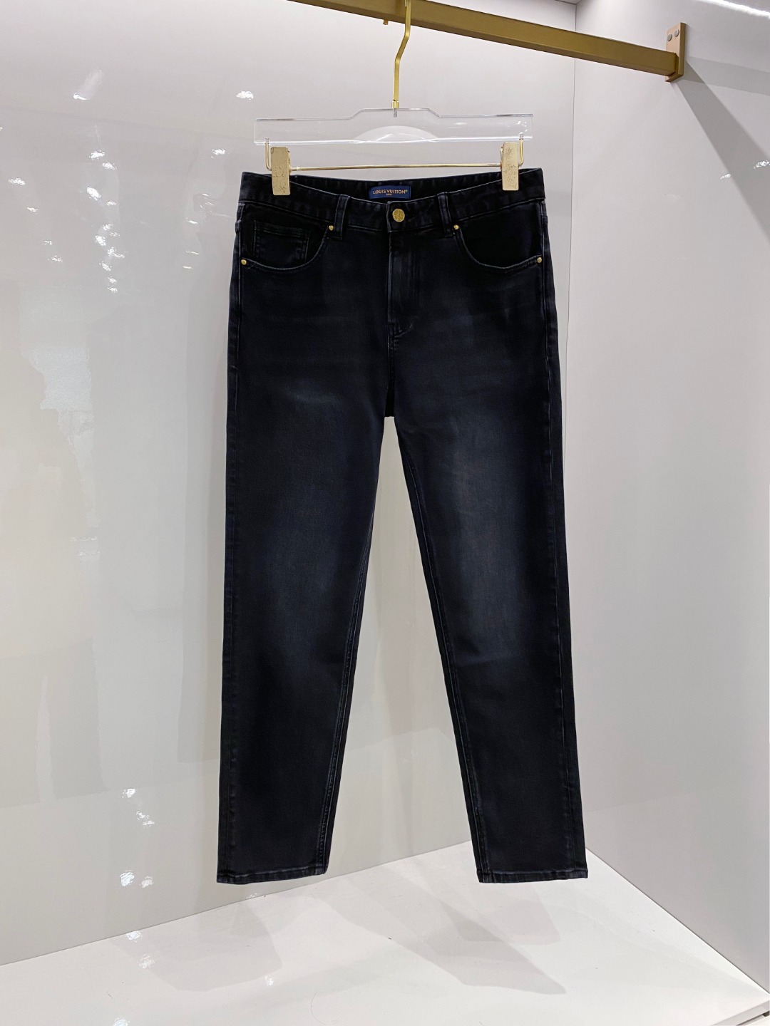 NO:521504,Louis Vuitton 2025 autumn and winter new belt pocket printed small black cow slim jeans - imported original washing elastic fabric original hardware accessories logo, slim fit and super high grade Customized buttons Heavy washing process There are many details hidden secrets The same model of Internet celebrities Number of 29-38,,louis vuitton, jeans, alexander wang19860909Louis Vuitton2025秋冬新款腰带口袋印花小黑牛修身牛仔裤- 进口原版水洗弹力面料 原版五金辅料装logo,版型修身超正 档次极高 定制纽扣 重度水洗工艺 暗藏玄机的细节非常多 网红同款 码数29-38,,louis vuitton,jeans,alexander wang,Men's clothing