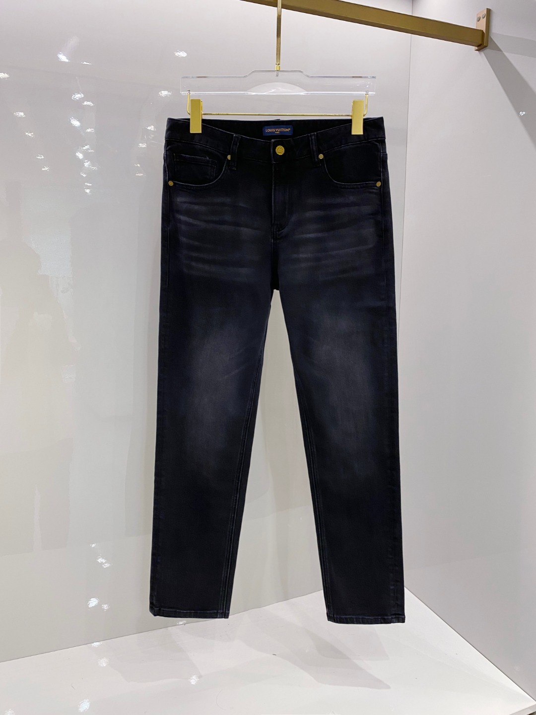 NO:521513,Louis Vuitton 2025 autumn and winter new belt pocket printed small black cow slim jeans - imported original washing elastic fabric original hardware accessories logo, slim fit and super high grade Customized buttons Heavy washing technology There are many details hidden secrets The same model of Internet celebrities Number of 29-38,,louis vuitton, jeans, alexander wang19860909Louis Vuitton2025秋冬新款腰带口袋印花小黑牛修身牛仔裤- 进口原版水洗弹力面料 原版五金辅料装logo,版型修身超正 档次极高 定制纽扣 重度水洗工艺 暗藏玄机的细节非常多 网红同款 码数29-38,,louis vuitton,jeans,alexander wang,Men's clothing