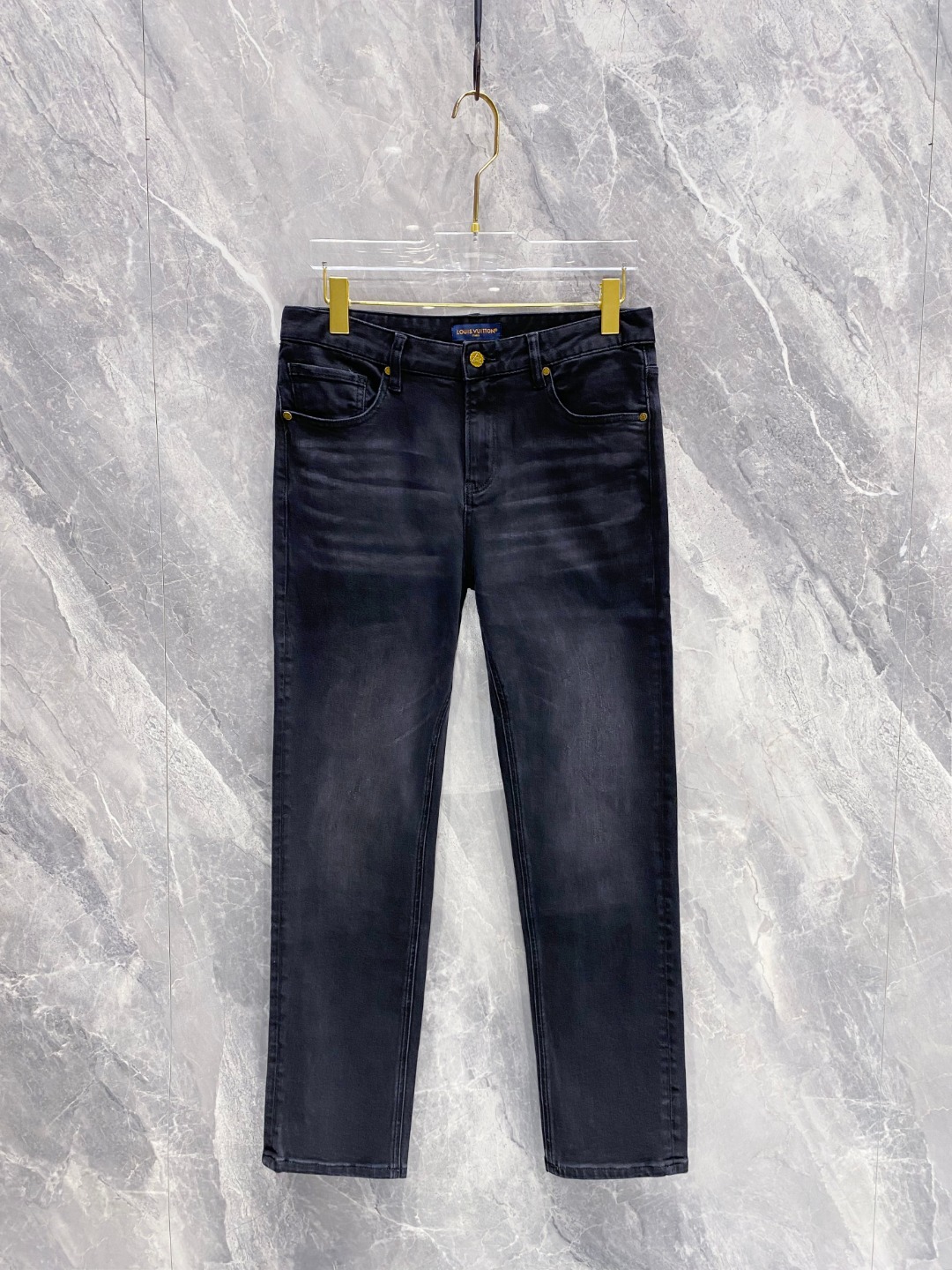 NO:520947,LV autumn and winter new pocket printed small black cow slim jeans - imported original wash elastic fabric original hardware accessories logo, slim fit and super high grade Customized buttons Heavy washing process There are many details hidden secrets The same model of Internet celebrities Number 29-38,,louis vuitton,jeans,alexander wang19860909LV 秋冬新款口袋印花小黑牛修身牛仔裤- 进口原版水洗弹力面料 原版五金辅料装logo,版型修身超正 档次极高 定制纽扣 重度水洗工艺 暗藏玄机的细节非常多 网红同款 码数29-38,,louis vuitton,jeans,alexander wang,Men's clothing