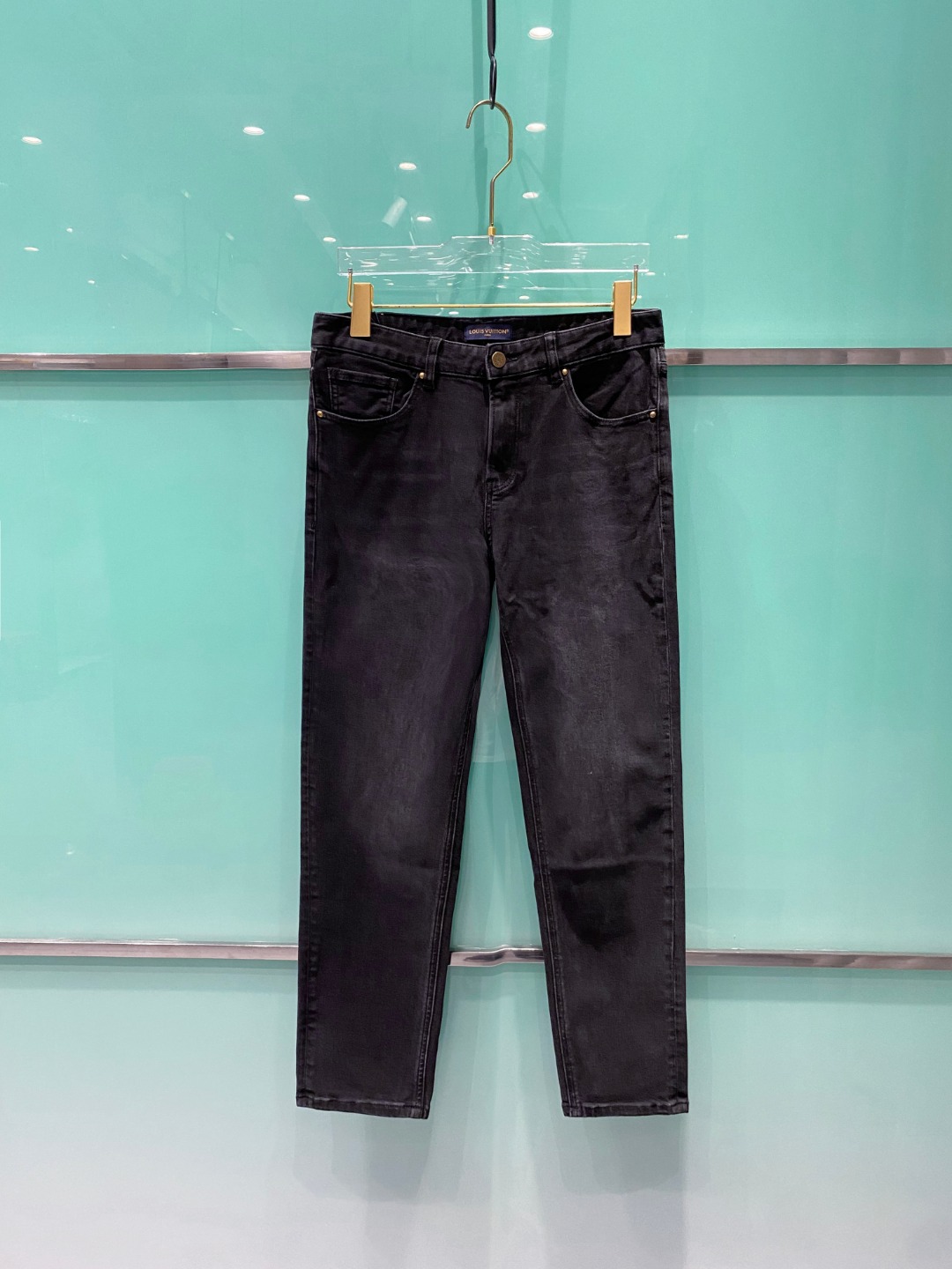 NO:567962,Louis Vuitton 2025 new autumn and winter new belt pocket printed calf slim jeans - imported original washed stretch fabric, original hardware accessories with logo, super slim fit, extremely high grade, customized buttons, heavy washing process, many hidden details, the same style as the Internet celebrity, code number 29-38, louis vuitton, jeans, alexander wang19860909Louis Vuitton2025秋冬新款腰带口袋印花小黑牛修身牛仔裤- 进口原版水洗弹力面料 原版五金辅料装logo,版型修身超正 档次极高 定制纽扣 重度水洗工艺 暗藏玄机的细节非常多 网红同款 码数29-38,,louis vuitton,jeans,alexander wang,Men's clothing