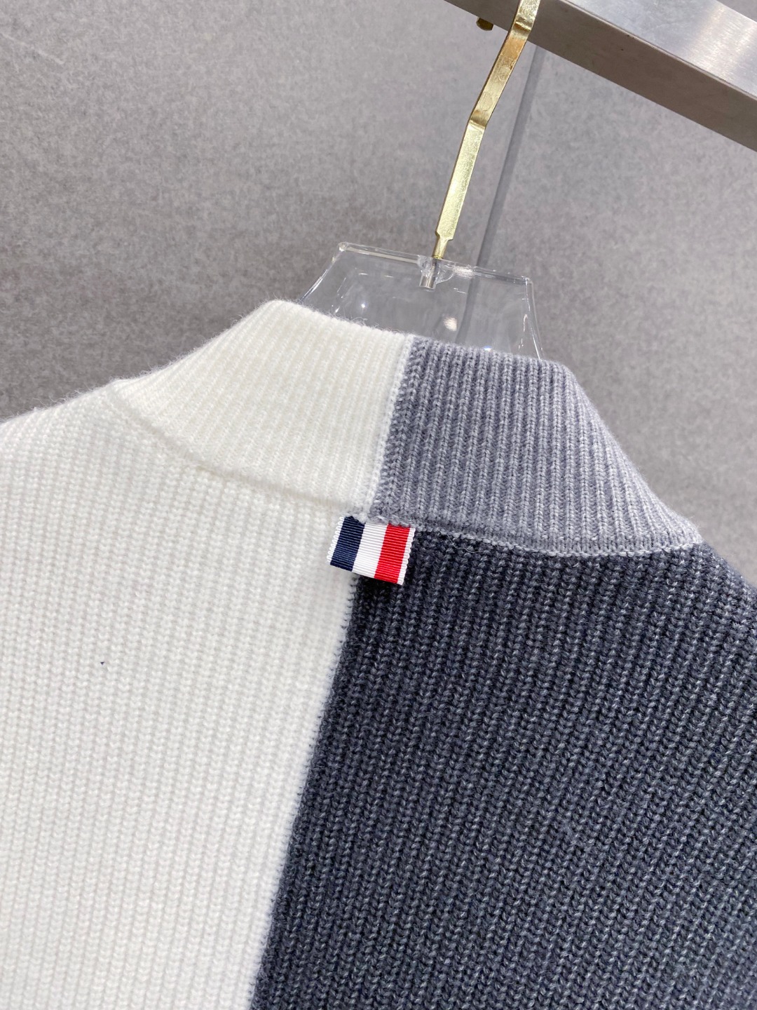 ￼ 汤姆布朗 官网 秋冬同步更新 针织外套 海外爆款 精细羊毛针织厚实面料 舒服又保暖 绝对高端产物 M