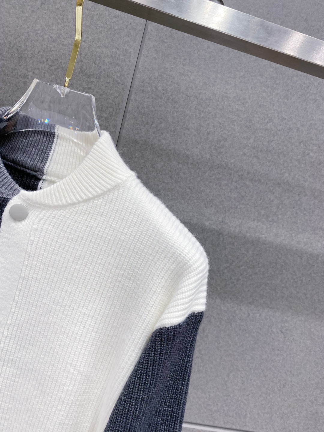 ￼ 汤姆布朗 官网 秋冬同步更新 针织外套 海外爆款 精细羊毛针织厚实面料 舒服又保暖 绝对高端产物 M