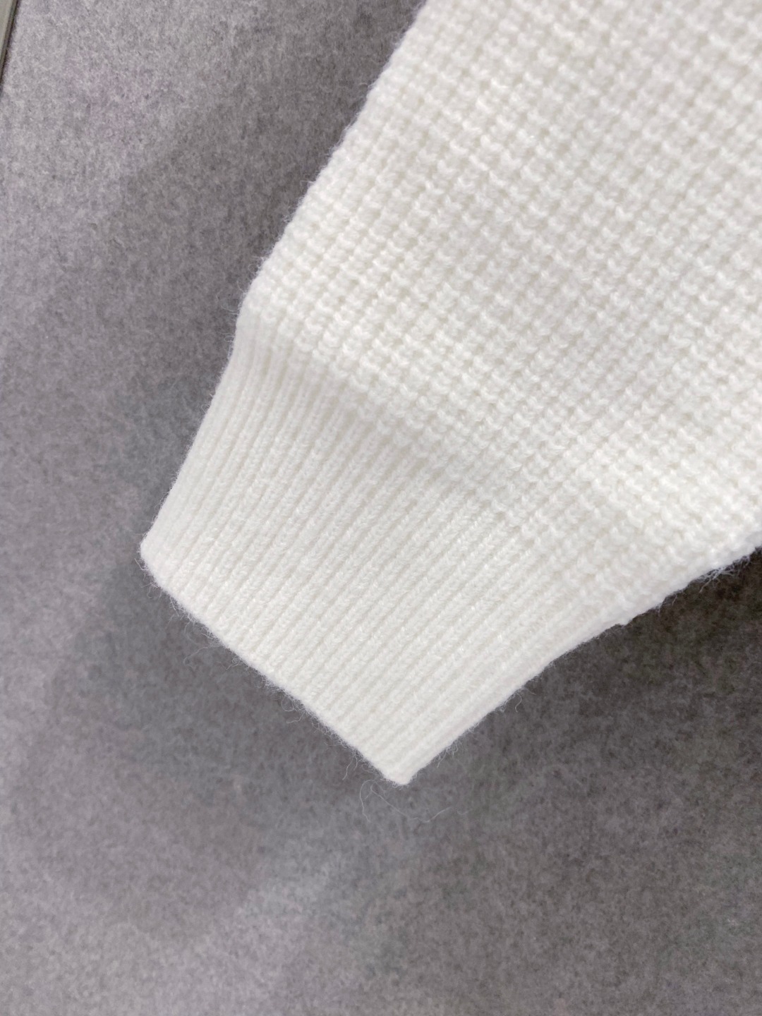 ￼ 汤姆布朗 官网 秋冬同步更新 针织外套 海外爆款 精细羊毛针织厚实面料 舒服又保暖 绝对高端产物 M