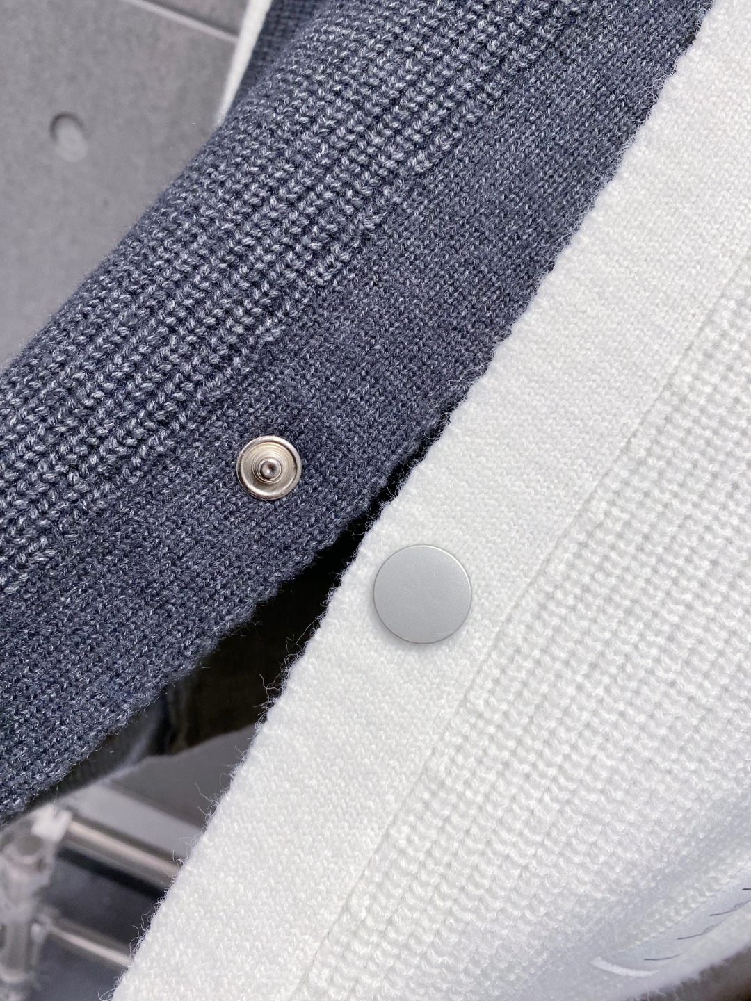 ￼ 汤姆布朗 官网 秋冬同步更新 针织外套 海外爆款 精细羊毛针织厚实面料 舒服又保暖 绝对高端产物 M