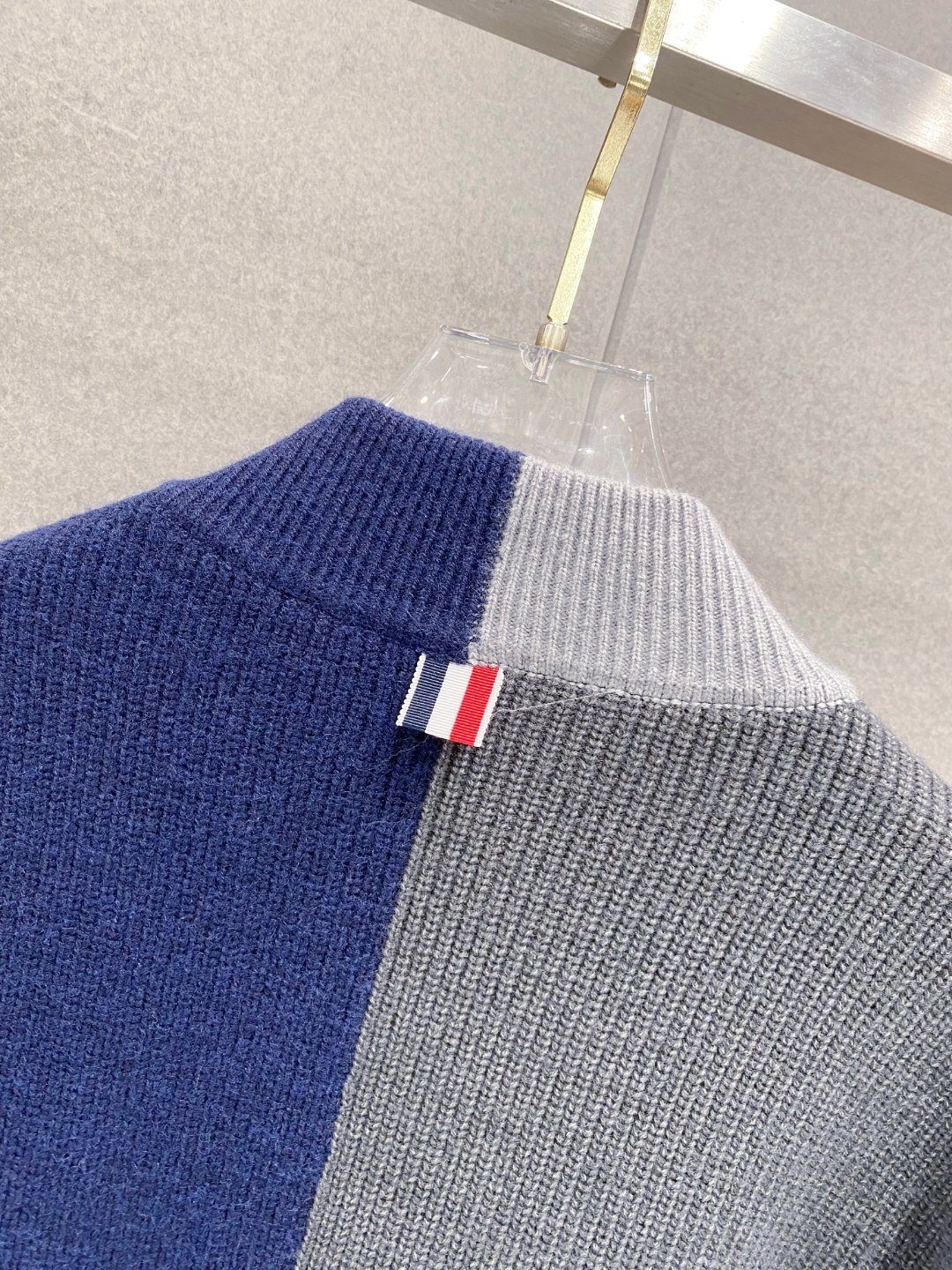 ￼ 汤姆布朗 官网 秋冬同步更新 针织外套 海外爆款 精细羊毛针织厚实面料 舒服又保暖 绝对高端产物 M