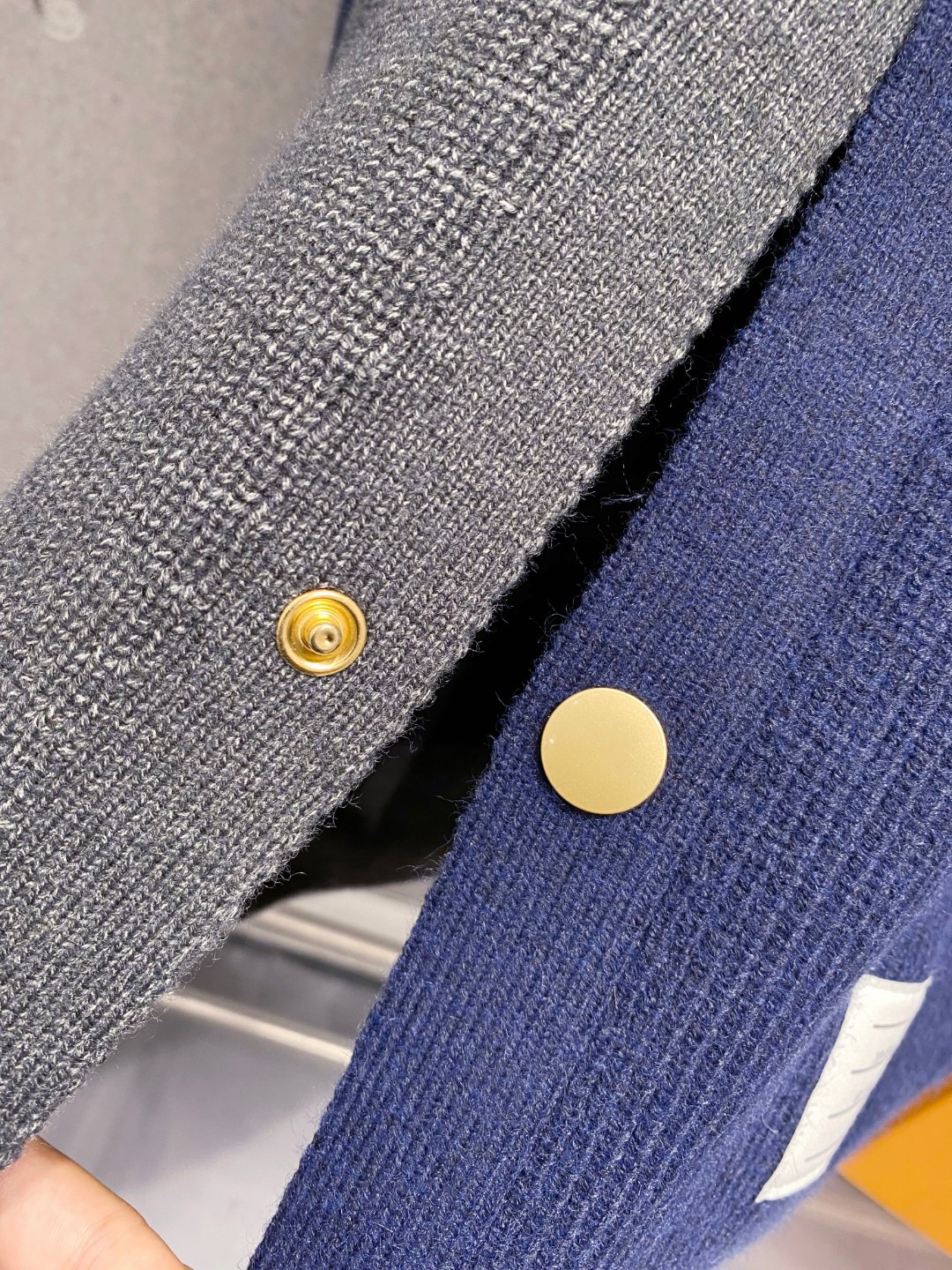 ￼ 汤姆布朗 官网 秋冬同步更新 针织外套 海外爆款 精细羊毛针织厚实面料 舒服又保暖 绝对高端产物 M