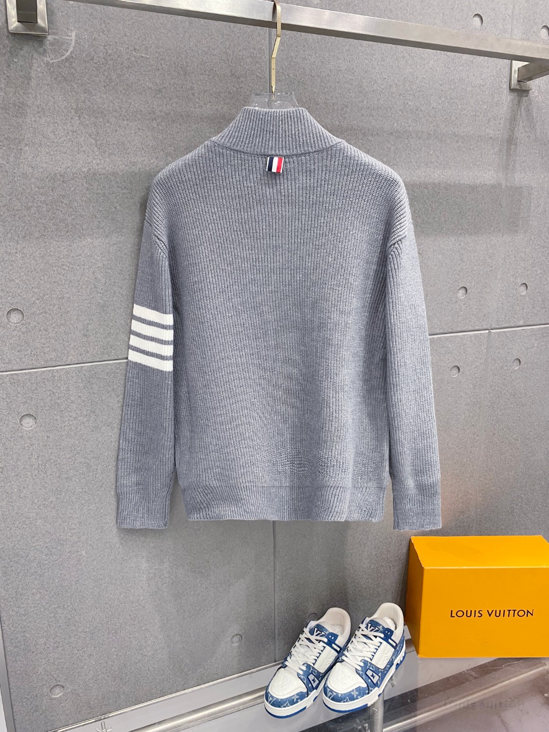 ￼ 汤姆布朗 官网 秋冬同步更新 针织外套 海外爆款 精细羊毛针织厚实面料 舒服又保暖 绝对高端产物 M