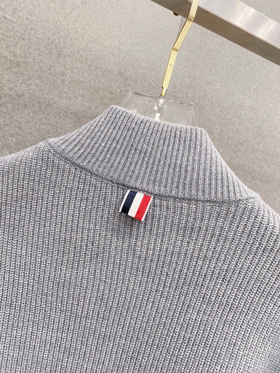 ￼ 汤姆布朗 官网 秋冬同步更新 针织外套 海外爆款 精细羊毛针织厚实面料 舒服又保暖 绝对高端产物 M