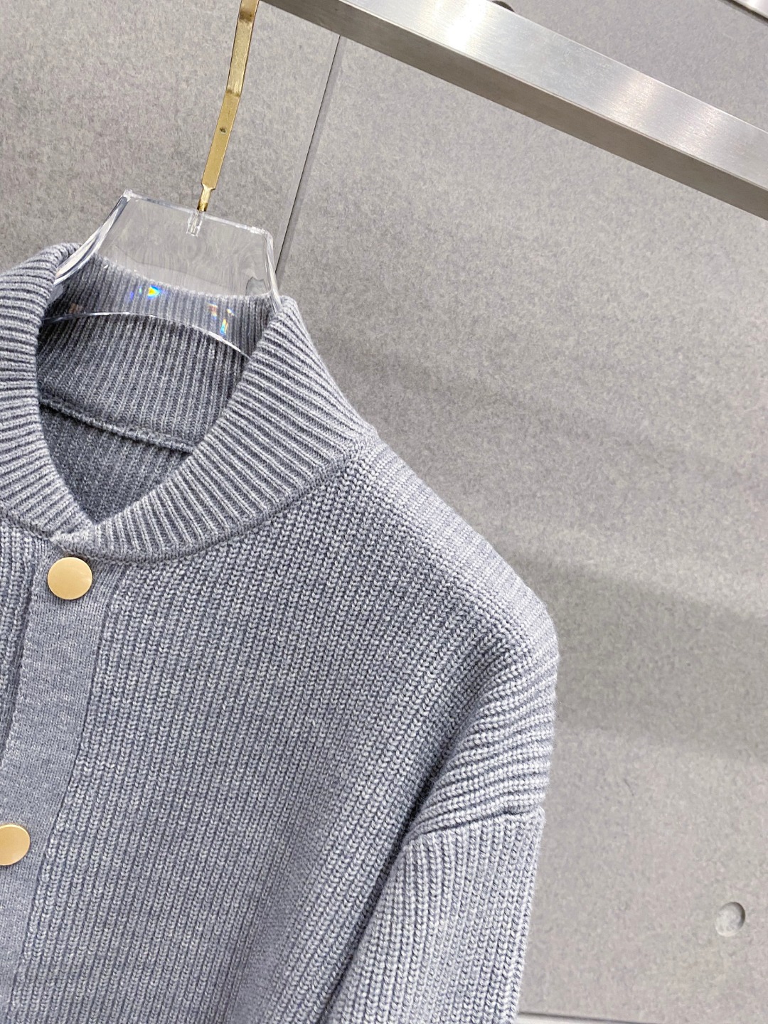 ￼ 汤姆布朗 官网 秋冬同步更新 针织外套 海外爆款 精细羊毛针织厚实面料 舒服又保暖 绝对高端产物 M