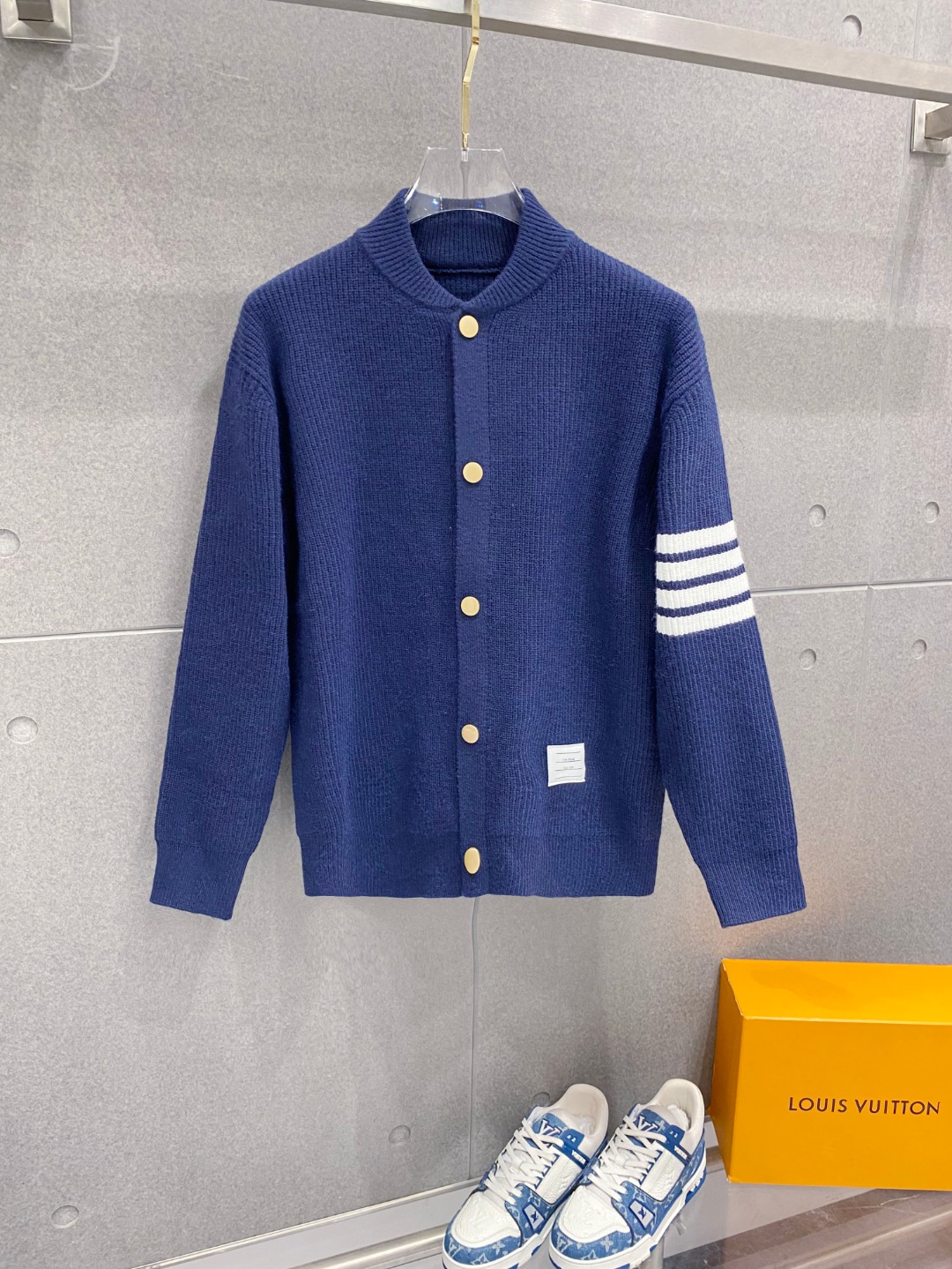 ￼ 汤姆布朗 官网 秋冬同步更新 针织外套 海外爆款 精细羊毛针织厚实面料 舒服又保暖 绝对高端产物 M