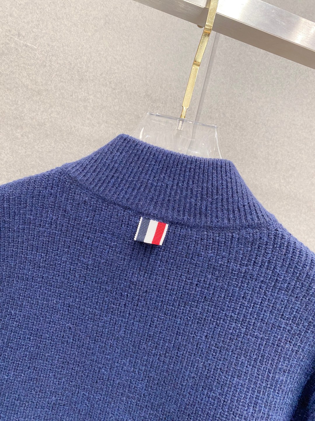 ￼ 汤姆布朗 官网 秋冬同步更新 针织外套 海外爆款 精细羊毛针织厚实面料 舒服又保暖 绝对高端产物 M