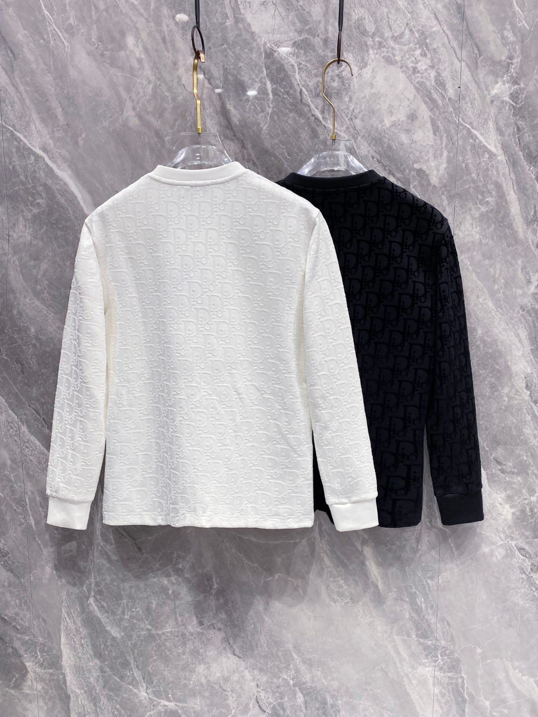 迪奥 2025秋冬专柜新款 时尚休闲打底衫长袖T恤，精选进口高密度双面拉架棉面料，精致原版logo打造，