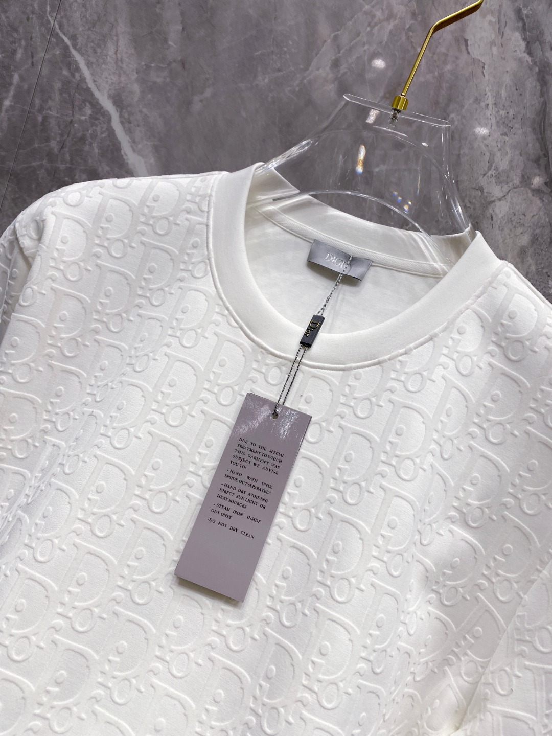 迪奥 2025秋冬专柜新款 时尚休闲打底衫长袖T恤，精选进口高密度双面拉架棉面料，精致原版logo打造，