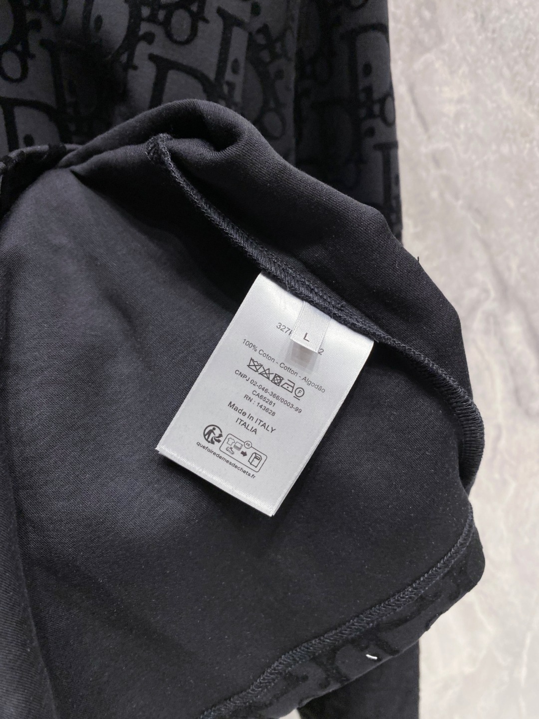 迪奥 2025秋冬专柜新款 时尚休闲打底衫长袖T恤，精选进口高密度双面拉架棉面料，精致原版logo打造，