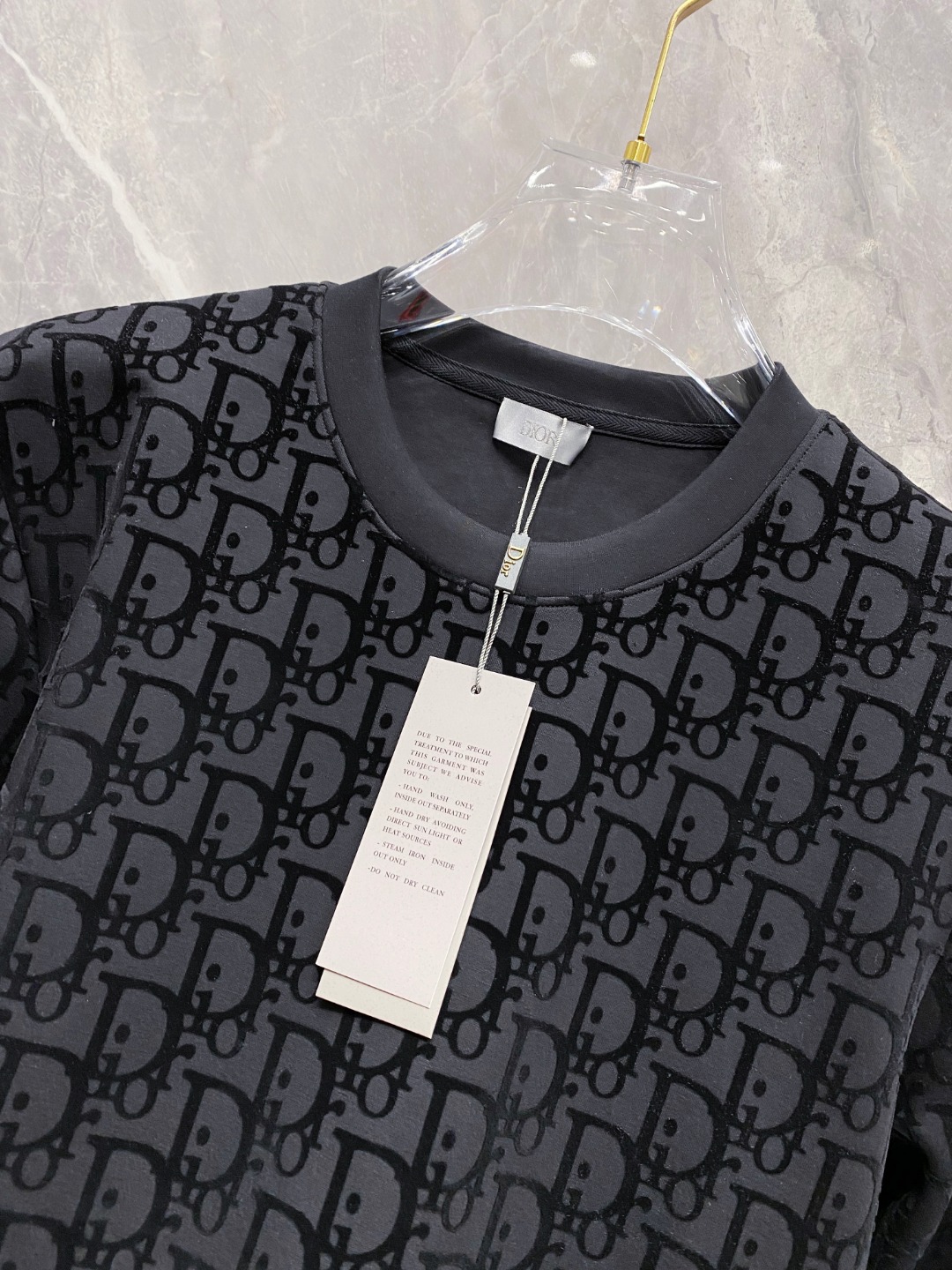 迪奥 2025秋冬专柜新款 时尚休闲打底衫长袖T恤，精选进口高密度双面拉架棉面料，精致原版logo打造，