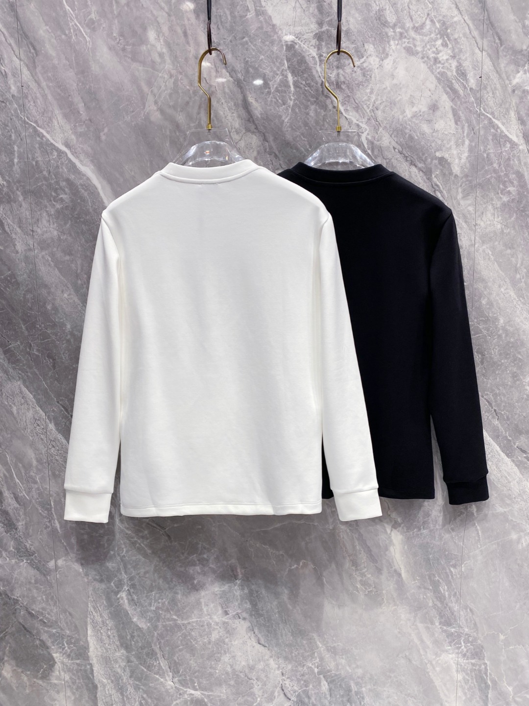 巴宝莉 2025秋冬专柜新款 时尚休闲打底衫长袖T恤，精选进口高密度双面拉架棉面料，精致原版logo打造