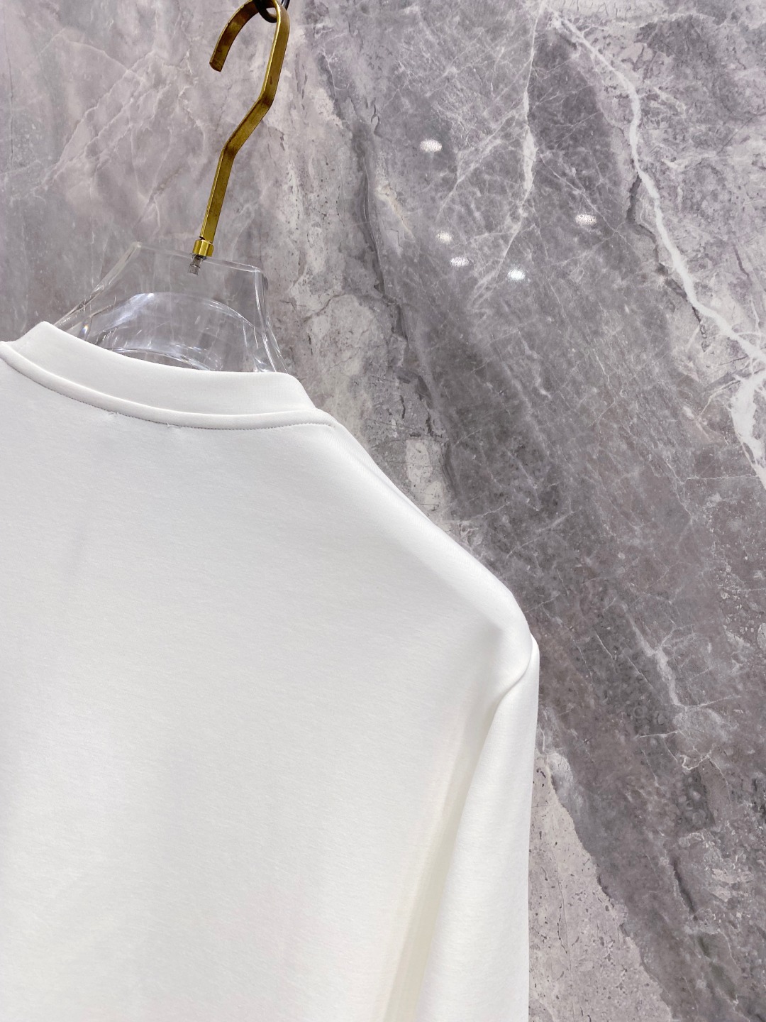 巴宝莉 2025秋冬专柜新款 时尚休闲打底衫长袖T恤，精选进口高密度双面拉架棉面料，精致原版logo打造