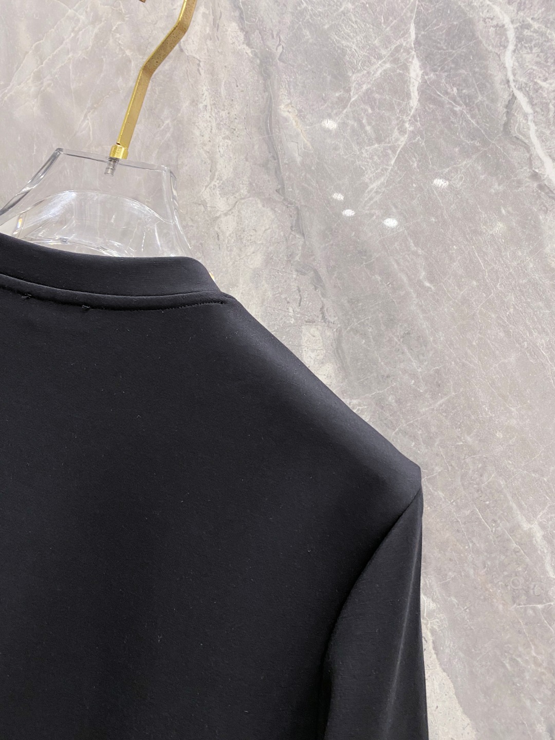 巴宝莉 2025秋冬专柜新款 时尚休闲打底衫长袖T恤，精选进口高密度双面拉架棉面料，精致原版logo打造