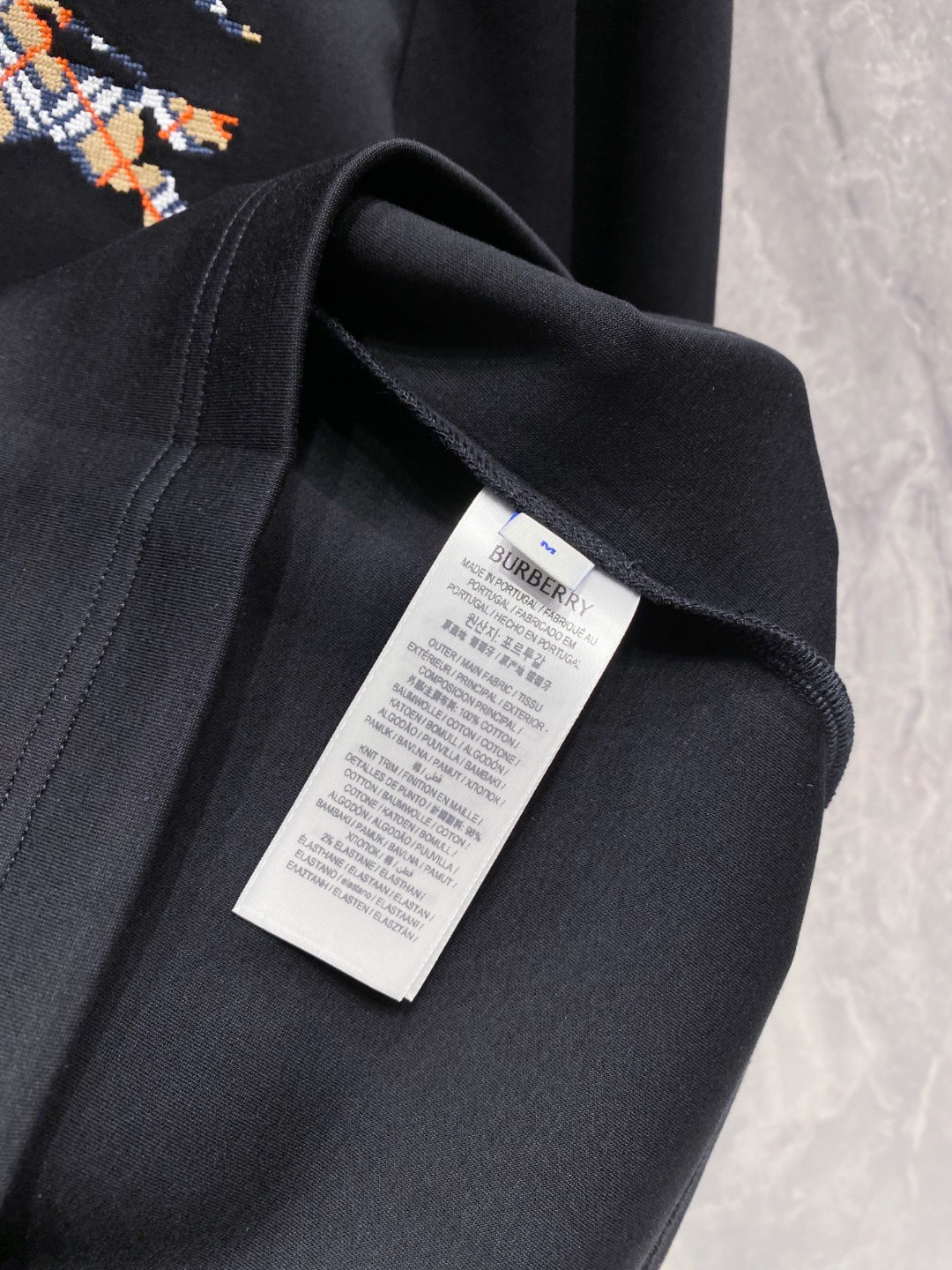 巴宝莉 2025秋冬专柜新款 时尚休闲打底衫长袖T恤，精选进口高密度双面拉架棉面料，精致原版logo打造