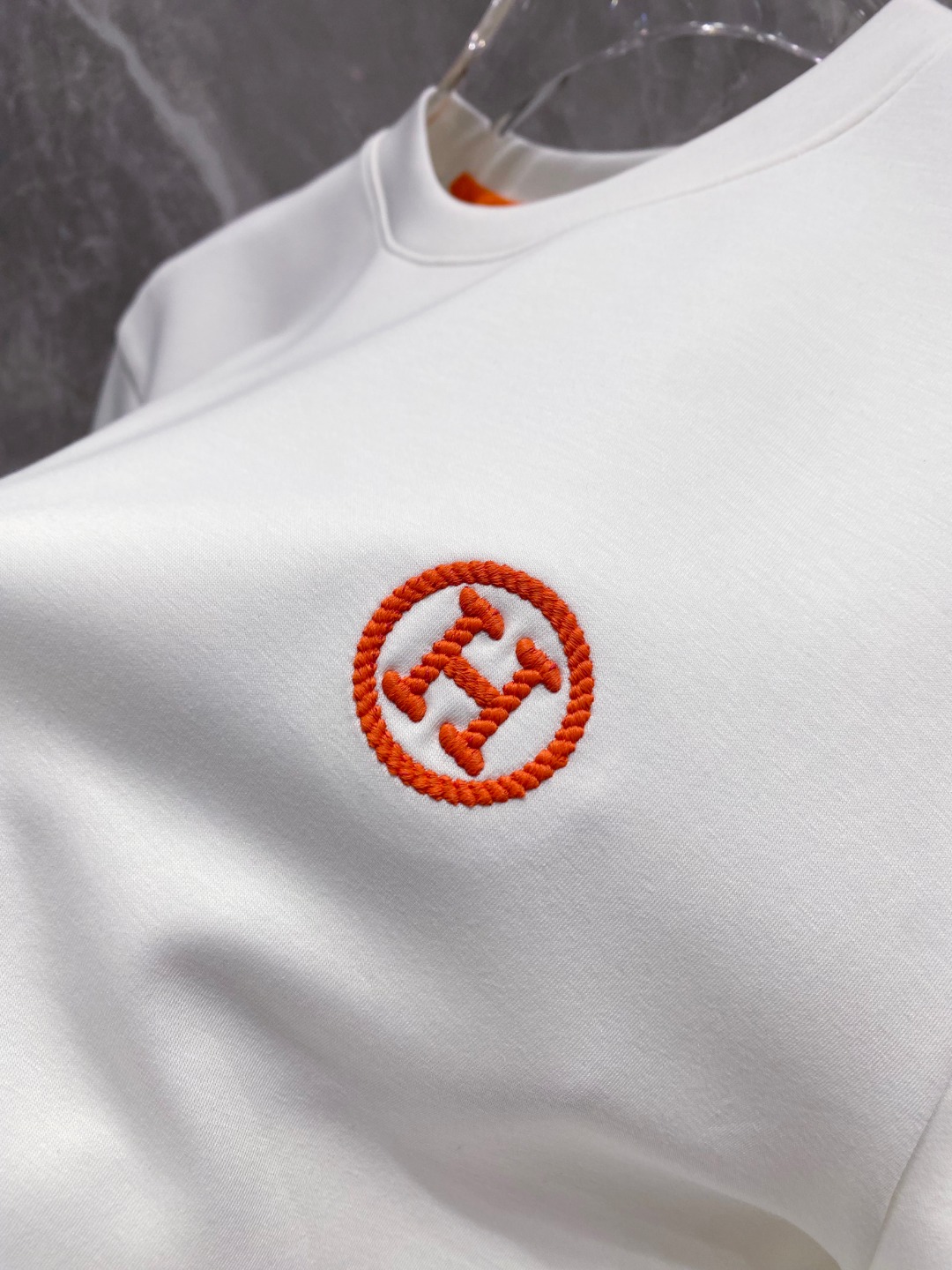 爱马仕 2025秋冬专柜新款 时尚休闲打底衫长袖T恤，精选进口高密度双面拉架棉面料，精致原版logo打造