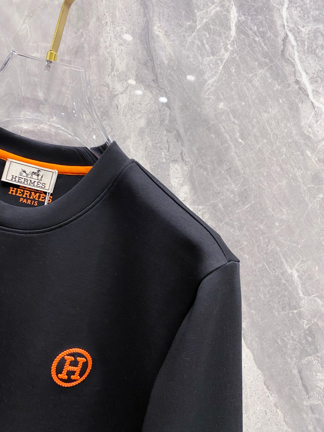 爱马仕 2025秋冬专柜新款 时尚休闲打底衫长袖T恤，精选进口高密度双面拉架棉面料，精致原版logo打造