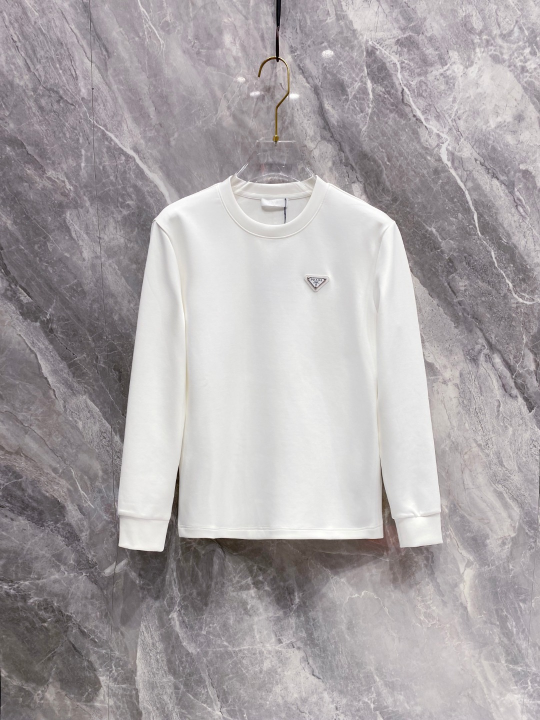 普拉达 2025秋冬专柜新款 时尚休闲打底衫长袖T恤，精选进口高密度双面拉架棉面料，精致原版logo打造