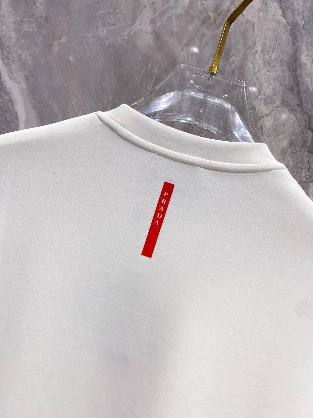 普拉达 2025秋冬专柜新款 时尚休闲打底衫长袖T恤，精选进口高密度双面拉架棉面料，精致原版logo打造