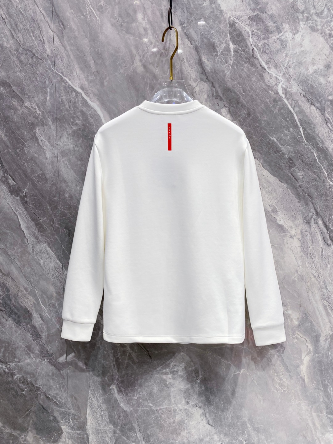 普拉达 2025秋冬专柜新款 时尚休闲打底衫长袖T恤，精选进口高密度双面拉架棉面料，精致原版logo打造