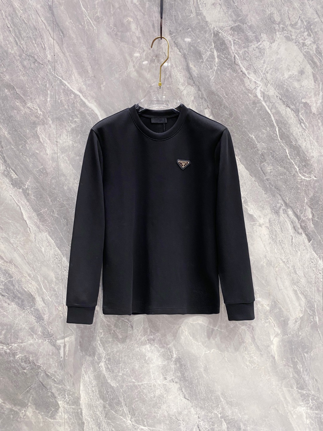 普拉达 2025秋冬专柜新款 时尚休闲打底衫长袖T恤，精选进口高密度双面拉架棉面料，精致原版logo打造