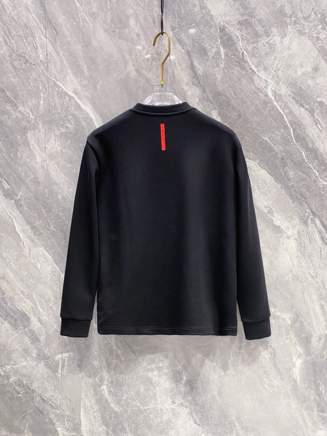 普拉达 2025秋冬专柜新款 时尚休闲打底衫长袖T恤，精选进口高密度双面拉架棉面料，精致原版logo打造