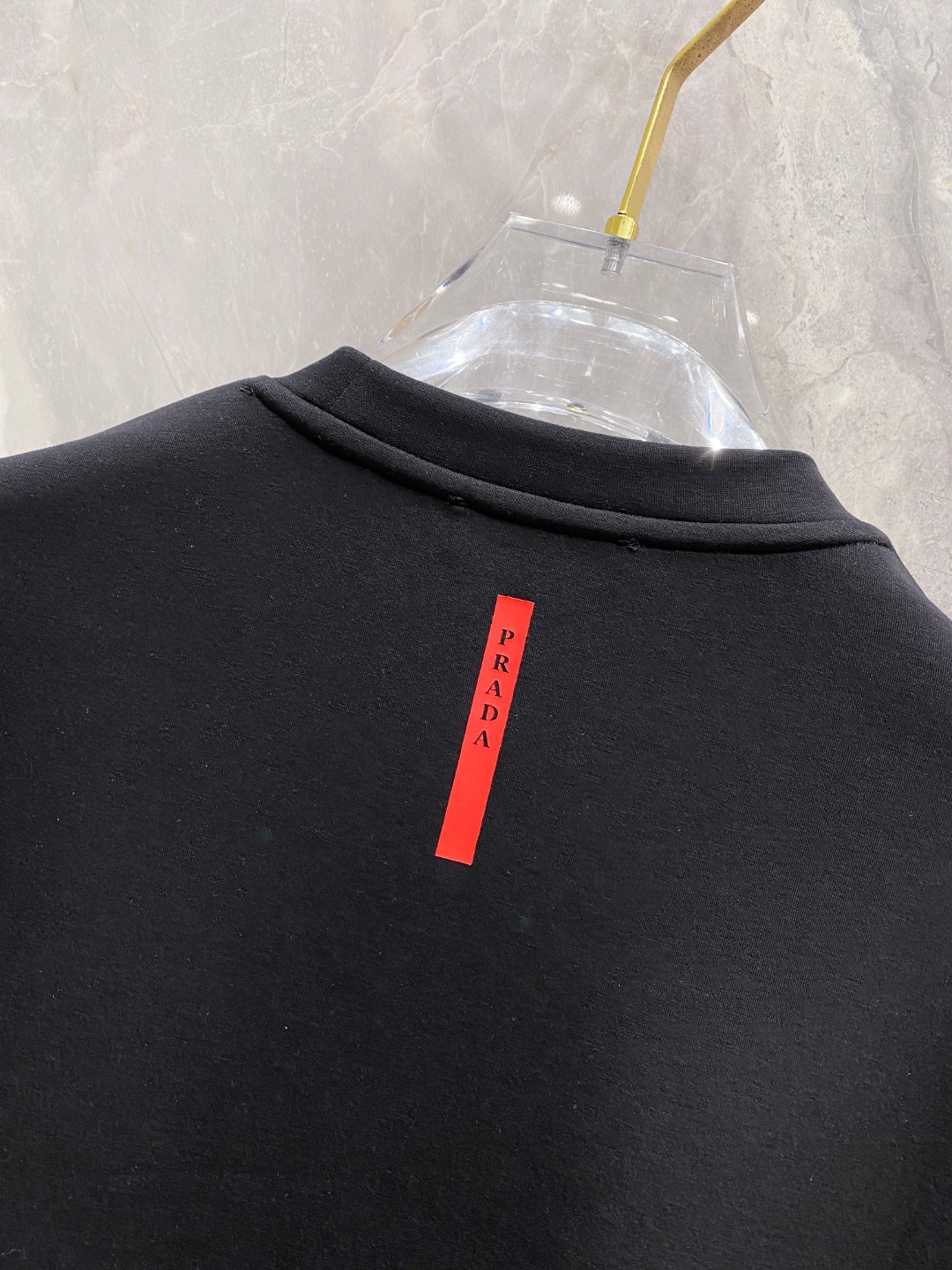 普拉达 2025秋冬专柜新款 时尚休闲打底衫长袖T恤，精选进口高密度双面拉架棉面料，精致原版logo打造