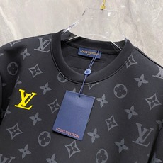 LV 2025秋冬专柜新款 时尚休闲打底衫长袖T恤,精选进口高密度双面拉架棉面料,精致原版logo打造 LV 2025秋冬专柜新款 时尚休闲打底衫长袖T恤,精选进口高密度双面拉架棉面料,精致原版logo打造
