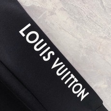 LV 2025秋冬专柜新款 时尚休闲打底衫长袖T恤,精选进口高密度双面拉架棉面料,精致原版logo打造 LV 2025秋冬专柜新款 时尚休闲打底衫长袖T恤,精选进口高密度双面拉架棉面料,精致原版logo打造