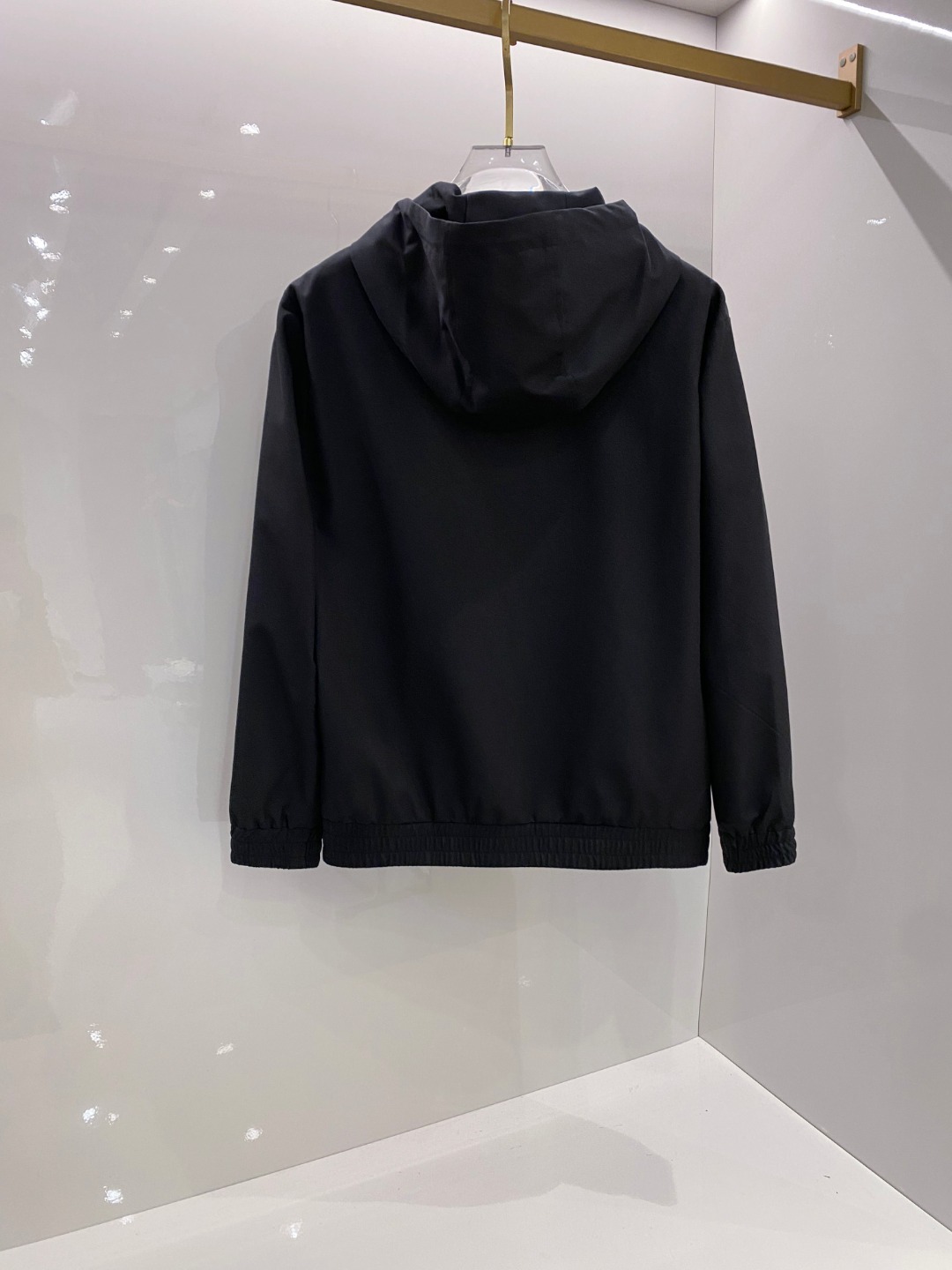 Kiton 2026春季新款拉链连帽夹克外套，时尚与实用兼备！这款拉链连帽一定要瞧瞧！它整体版型简约又不