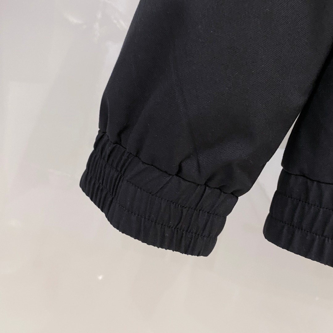 Kiton 2026春季新款拉链连帽夹克外套，时尚与实用兼备！这款拉链连帽一定要瞧瞧！它整体版型简约又不